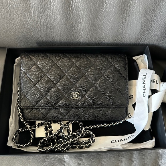 Chanel Wallet on Chain - Picture 1 of 16